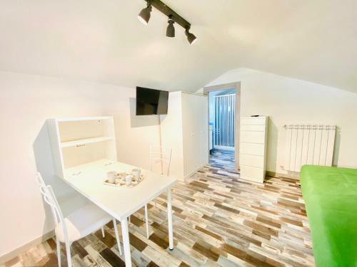 Apartamento Teatro Verdi Cozy Attic Studio With Balcony