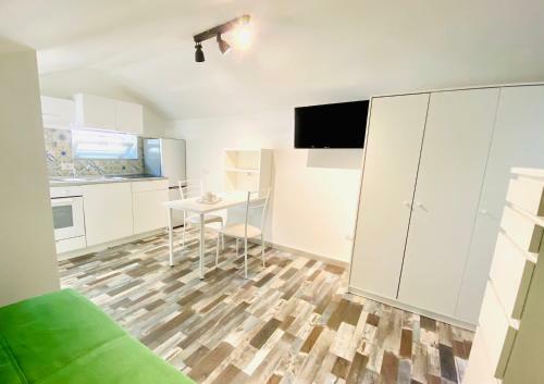 Apartamento Teatro Verdi Cozy Attic Studio With Balcony