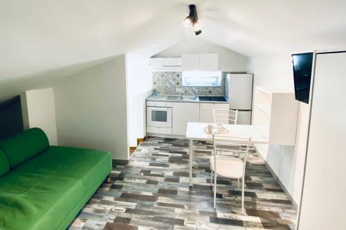 Apartamento Teatro Verdi Cozy Attic Studio With Balcony