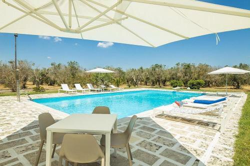 Sanarica Villa Sleeps 12 With Pool And Air Con