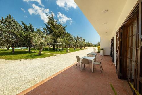 Sanarica Villa Sleeps 12 With Pool And Air Con