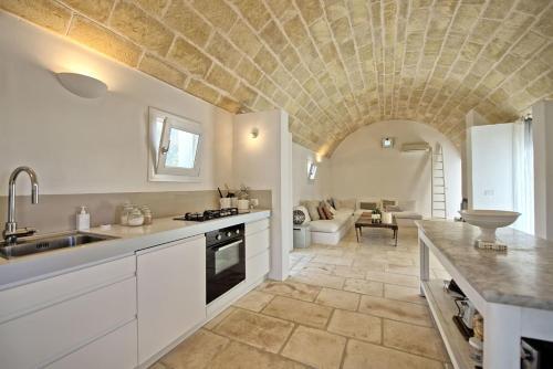 San Michele Salentino Villa Sleeps 6 Pool Air Con