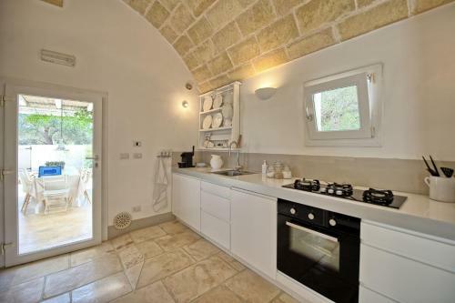 San Michele Salentino Villa Sleeps 6 Pool Air Con