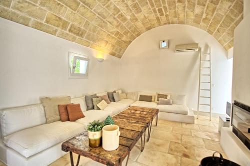 San Michele Salentino Villa Sleeps 6 Pool Air Con