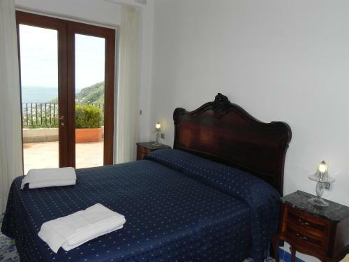 San Michele Di Serino Villa Sleeps 14 Pool Air Con