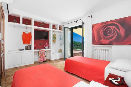 Sant'agata Sui Due Golfi Villa Sleeps 7 Pool Wifi