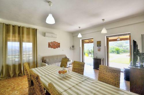 Alano Villa Sleeps 11 Air Con Wifi