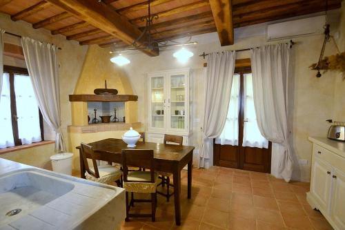 Ellerone Villa Sleeps 24 Pool Air Con Wifi