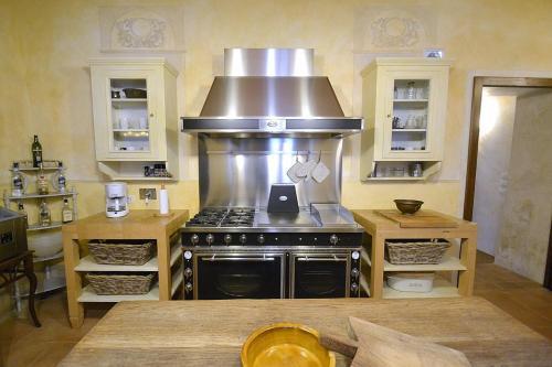 Ellerone Villa Sleeps 24 Pool Air Con Wifi