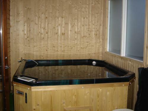 �thl�d Cottages