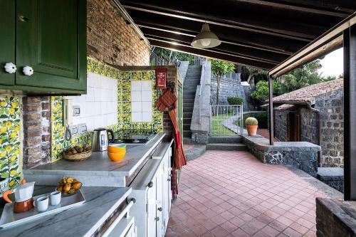 Santa Tecla Villa Sleeps 8 With Pool And Air Con