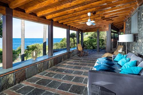 Santa Tecla Villa Sleeps 8 With Pool And Air Con
