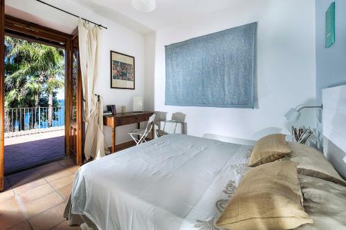 Santa Tecla Villa Sleeps 8 With Pool And Air Con