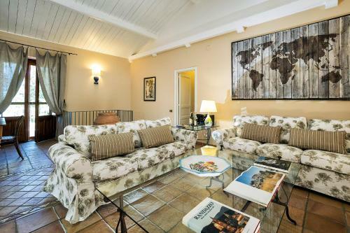 Santa Tecla Villa Sleeps 8 With Pool And Air Con