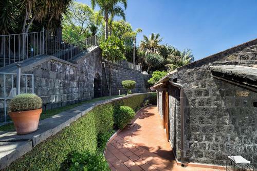 Santa Tecla Villa Sleeps 8 With Pool And Air Con