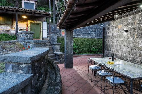 Santa Tecla Villa Sleeps 8 With Pool And Air Con