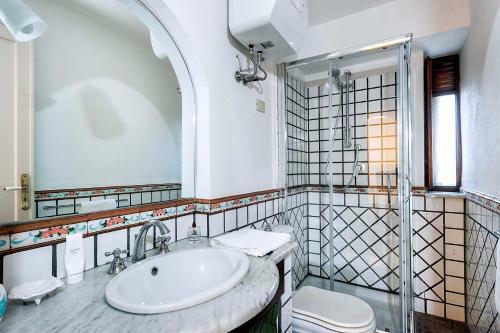 Santa Tecla Villa Sleeps 8 With Pool And Air Con