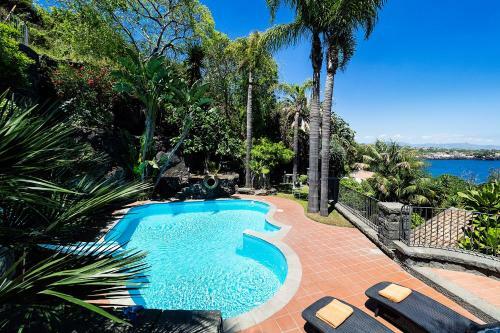Santa Tecla Villa Sleeps 8 With Pool And Air Con