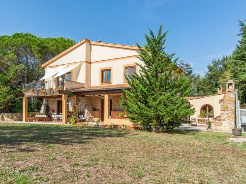 Inviting Farmhouse In San Venanzo With Garden