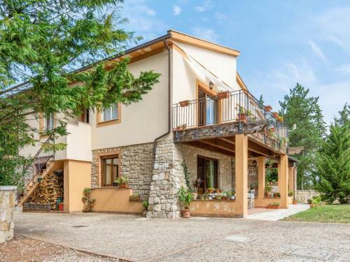 Inviting Farmhouse In San Venanzo With Garden