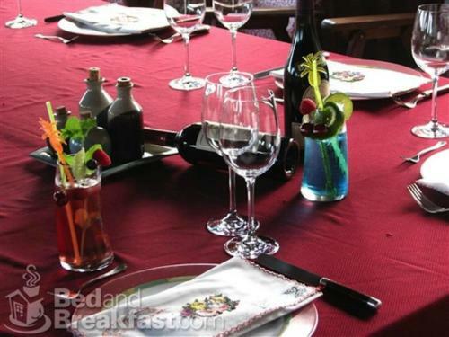 Hostal Room In Bb - Leccio Room With Bath And Breakfast Included