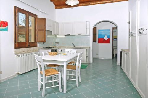 Villaggio Sporting Villa Sleeps 4 With Pool And Air Con