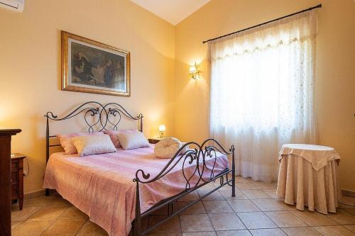 Taviano Villa Sleeps 10 With Pool And Air Con