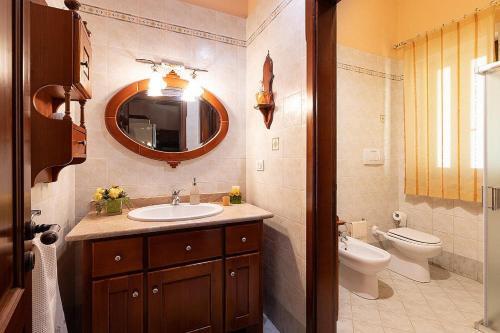 Taviano Villa Sleeps 10 With Pool And Air Con