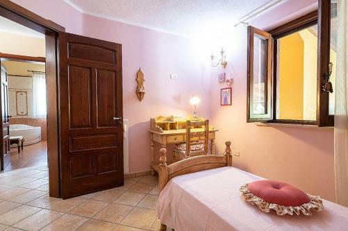 Taviano Villa Sleeps 10 With Pool And Air Con