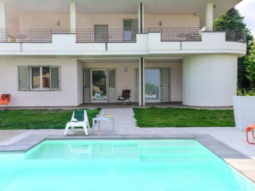 Villa Alluring Apartment In Tavullia With Swimming Pool