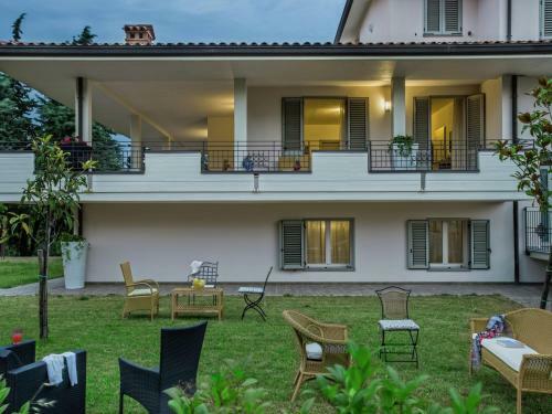 Villa Alluring Apartment In Tavullia With Swimming Pool