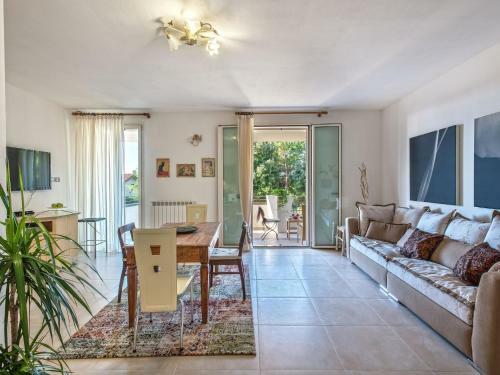 Villa Alluring Apartment In Tavullia With Swimming Pool