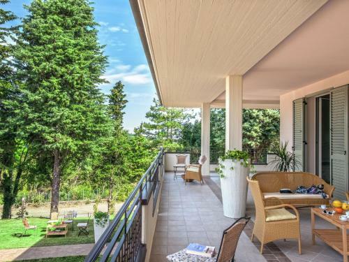 Villa Alluring Apartment In Tavullia With Swimming Pool