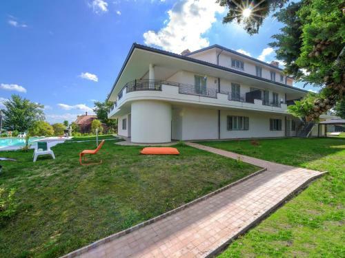 Villa Alluring Apartment In Tavullia With Swimming Pool