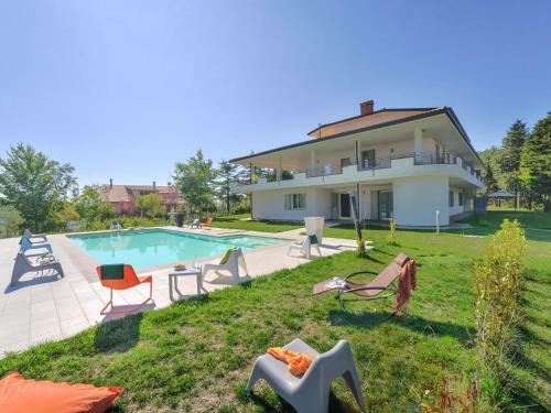 Villa Alluring Apartment In Tavullia With Swimming Pool