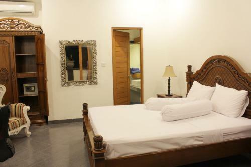 Hostal Ayu Guest House