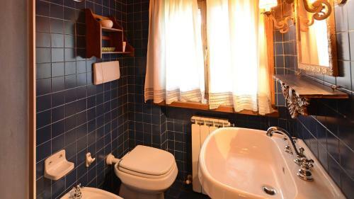 Villa Hostal De Todi 12