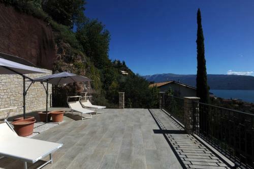 Three-room Apartment Groppello - Green With Large Lake View Terrace