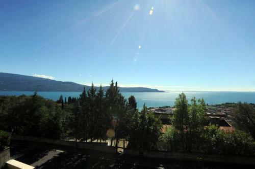 Three-room Apartment Groppello - Green With Large Lake View Terrace