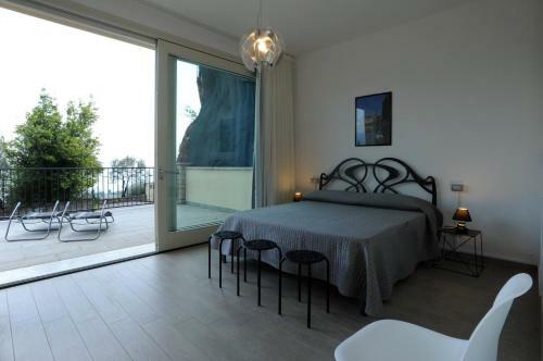 Three-room Apartment Groppello - Green With Large Lake View Terrace