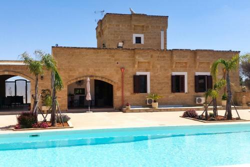 Villa Masseria Fortificata Con Piscina E Spiaggia M770