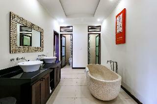 Hotel Aleesha Villas & Deluxe Suites