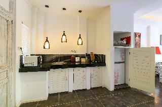 Hotel Aleesha Villas & Deluxe Suites