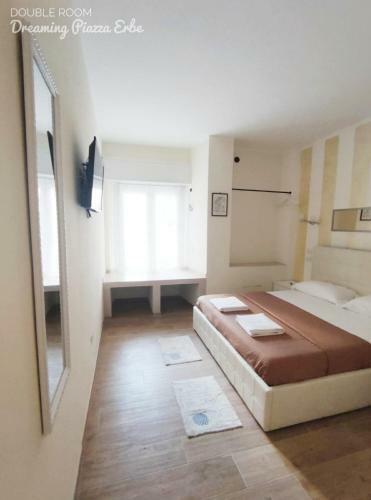 Hostal Dreaming Piazza Erbe Rooms