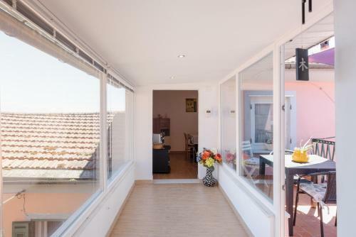Bright Apartment With Terrace