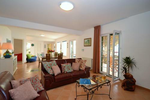 Cammaresano-villano Villa Sleeps 16 Pool Air Con