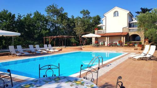 Cammaresano-villano Villa Sleeps 16 Pool Air Con