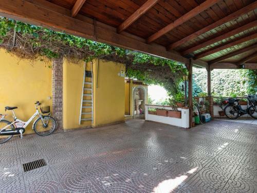 Appealing Villa In Villa San Giovanni With Garden