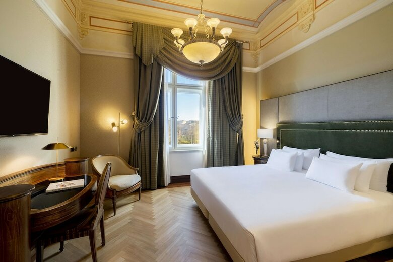 Hotel NH Collection Carlo IV