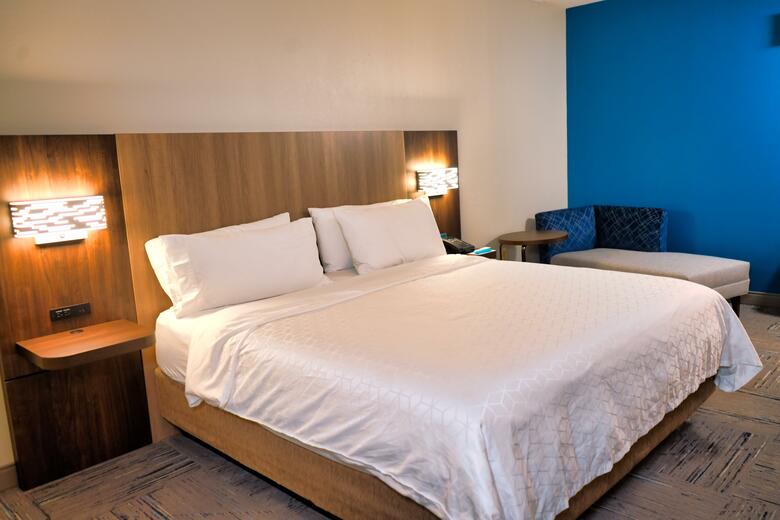 Holiday Inn Express Hotel & Suites Oldsmar